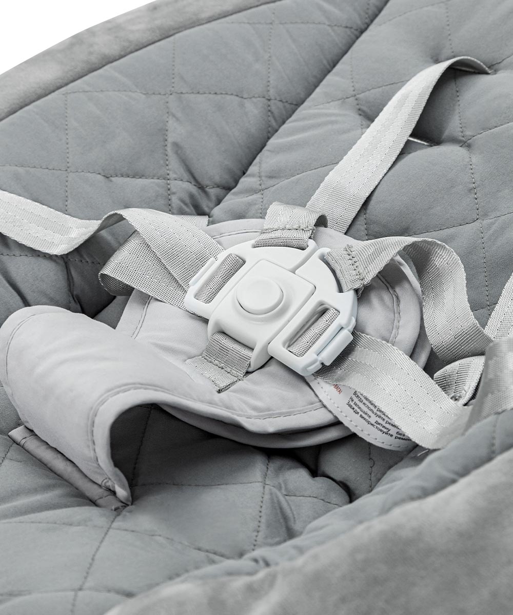 Укачивающий центр Mio 2025 Пятиточечные ремни с анатомической накладкой позаботятся о безопасности и комфорте малыша.   ﻿ ﻿